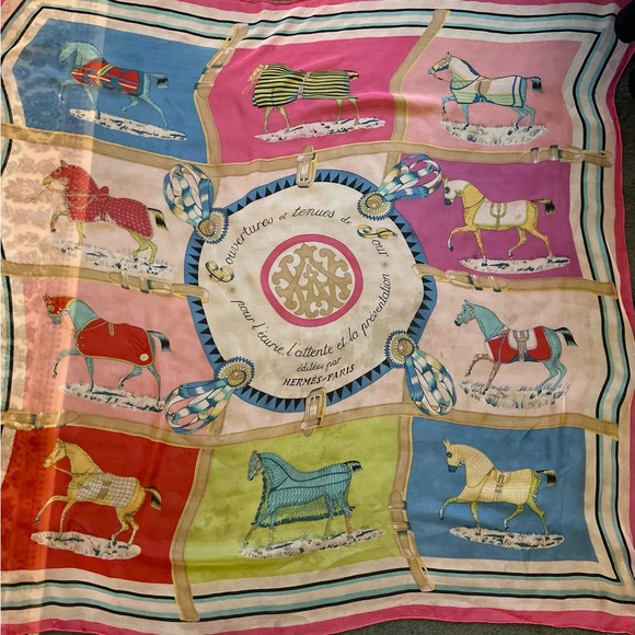 Hermes Scarf/Shawl. ‘Couvertures et Tenues de Jour’. 100% Silk. Made in France. - Picture 7 of 16